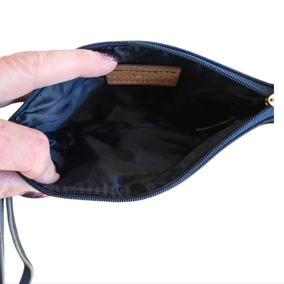 Tommy Hilfiger Novelty Navy Blue Snowflake Zip Wristlet - Picture 4 of 6